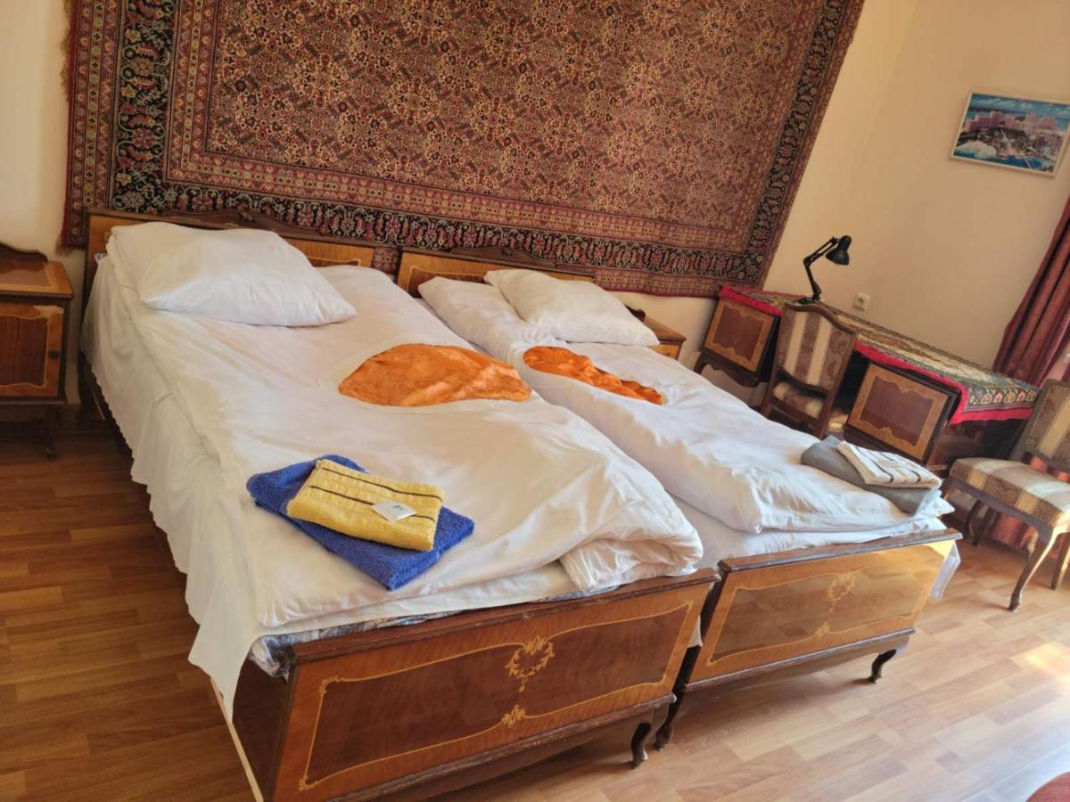 Artush & Raisa B&B Гюмри Екстериор снимка