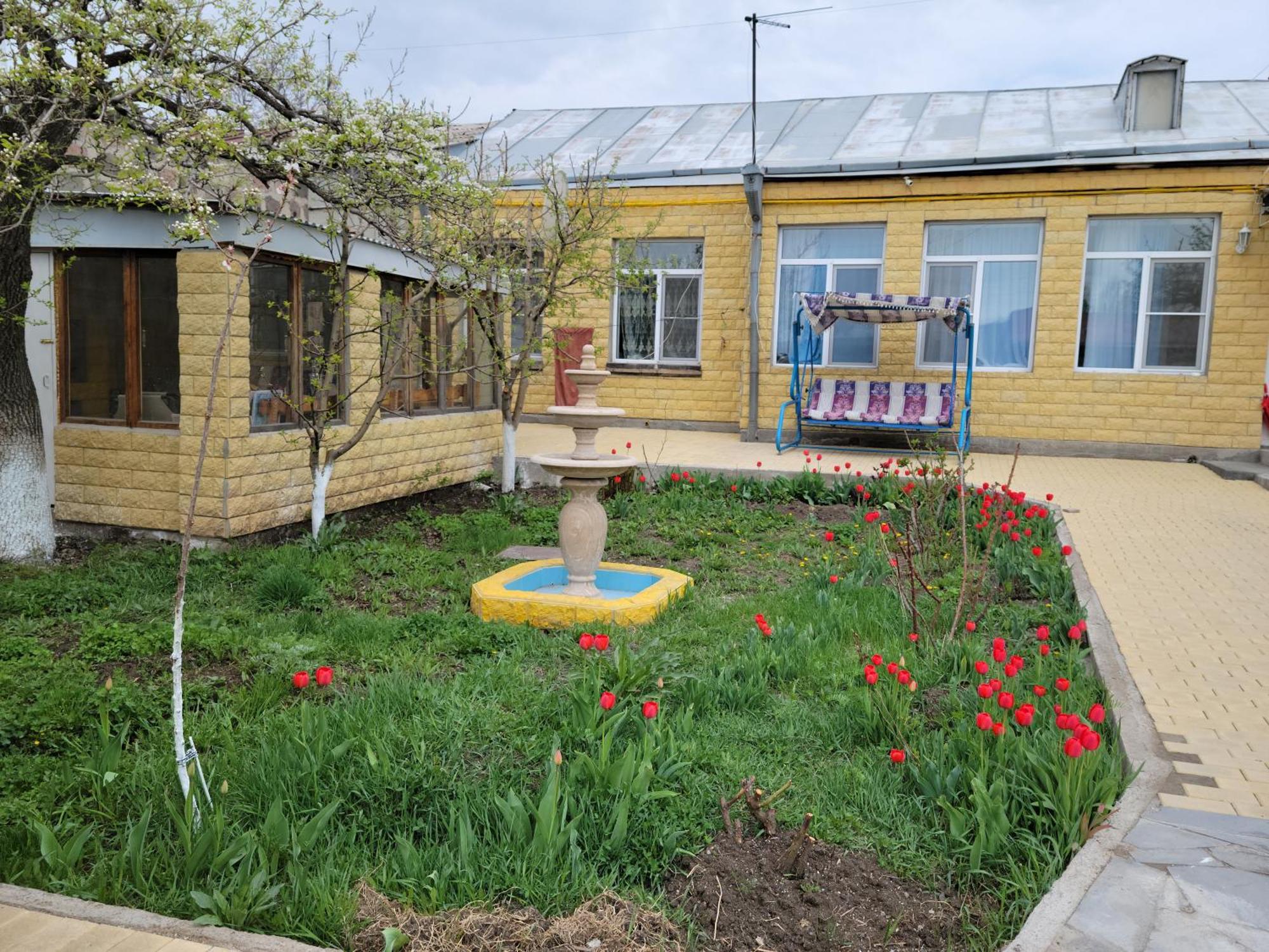 Artush & Raisa B&B Гюмри Екстериор снимка