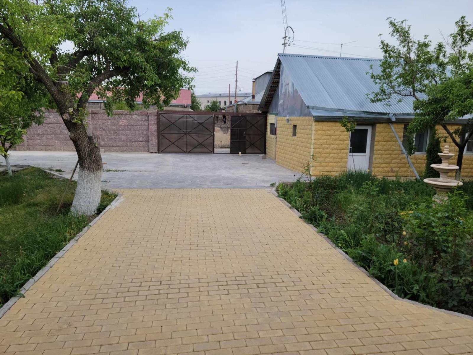 Artush & Raisa B&B Гюмри Екстериор снимка