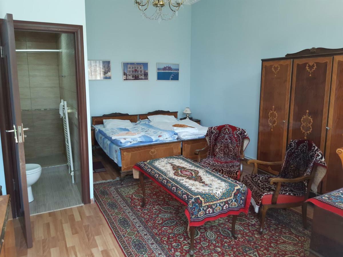Artush & Raisa B&B Гюмри Екстериор снимка